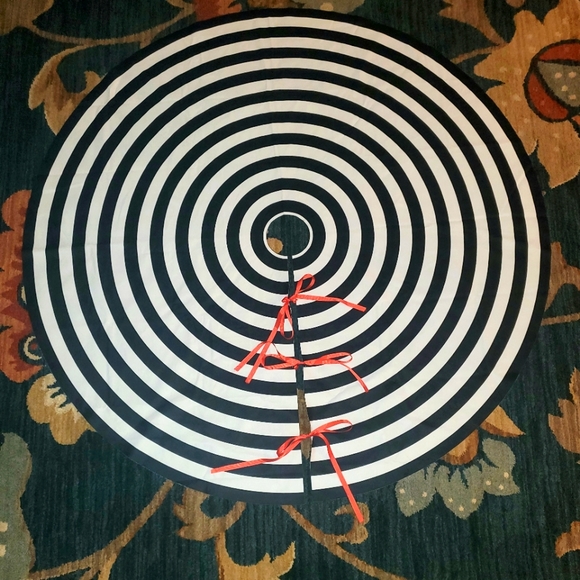 48 inch Christmas tree 🎄 skirt - Picture 1 of 9